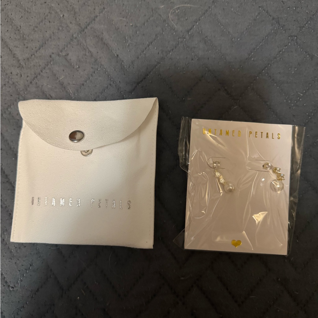Untamed Petals By Amanda Judge Elegant Silver And White Earrings